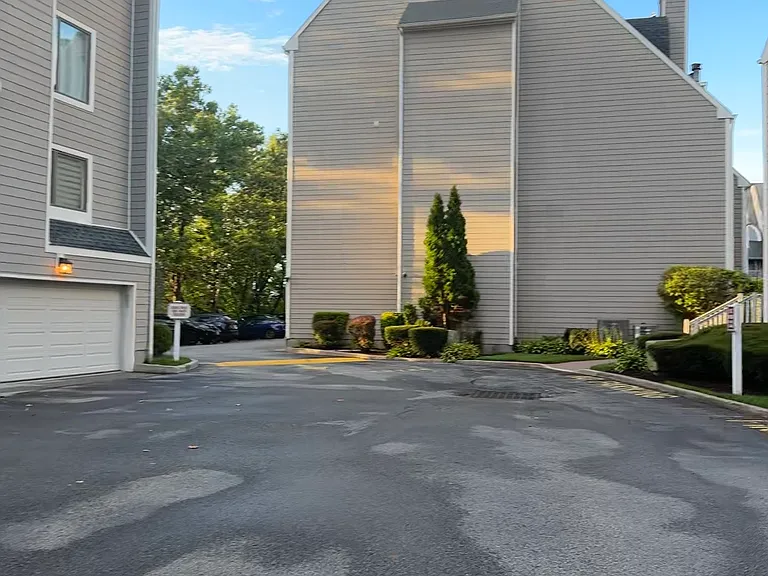 814 River Renaissance — Photo 9