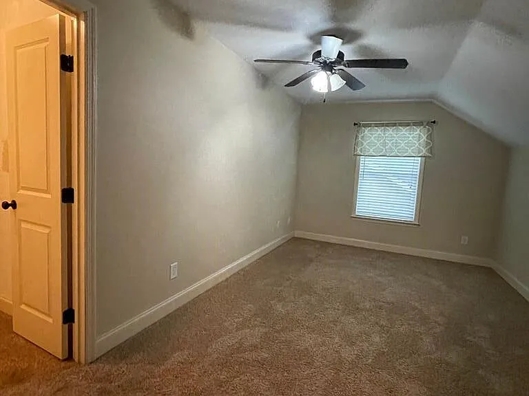 1028 Barrett Dr — Photo 22