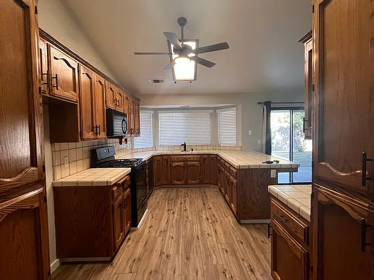 540 N Peppertree St — Photo 10
