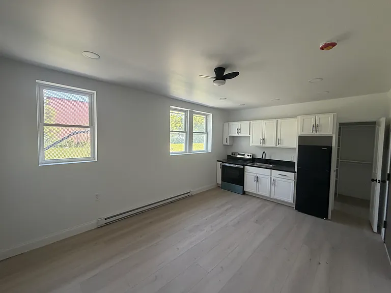 1140 Ashland St #A — Photo 6
