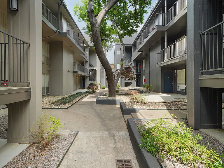 Avondale Parc @ Bellmar — Photo 45
