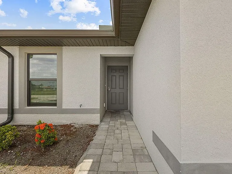 3429 SW 8th Ct — Photo 2