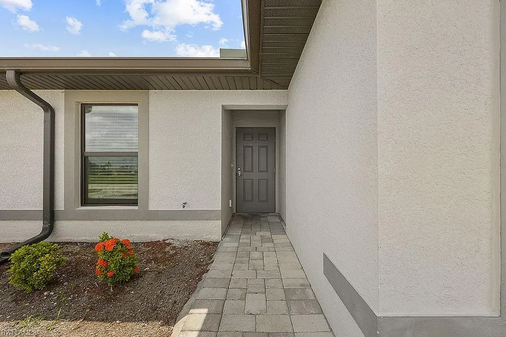 Building Photo - 3429 SW 8th Ct