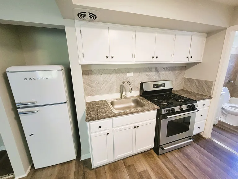 2404 Banning Road — Photo 5