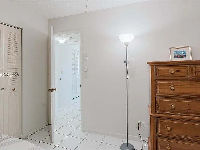 424 SE 10th St #204 — Photo 38