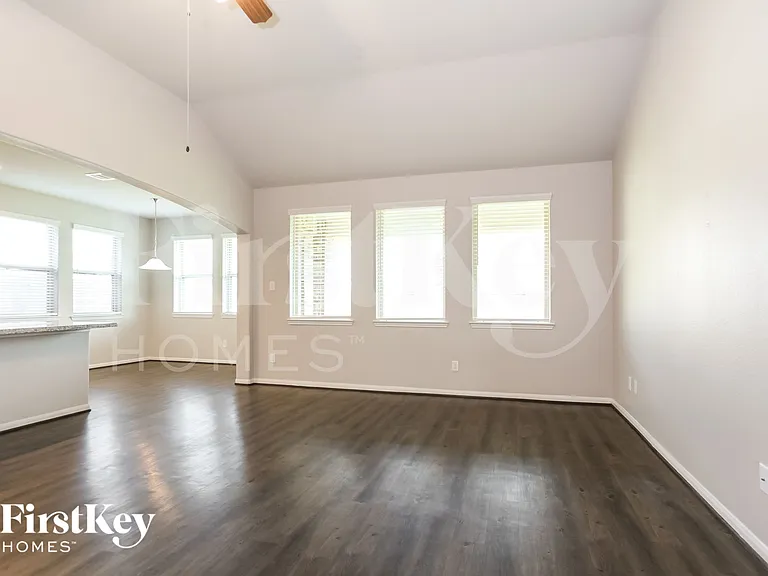 3106 Presley Jane Ct — Photo 4