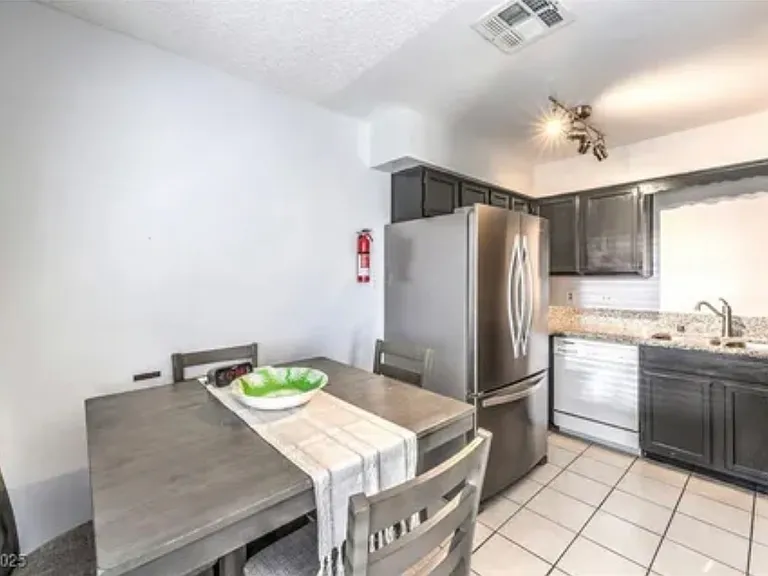 2132 Petersham Ct #D — Photo 13