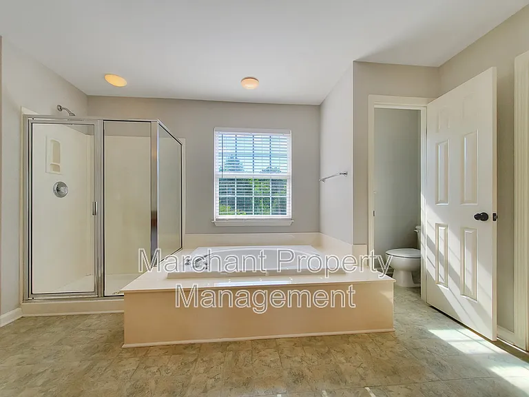 15 Silverthorn Ct — Photo 38