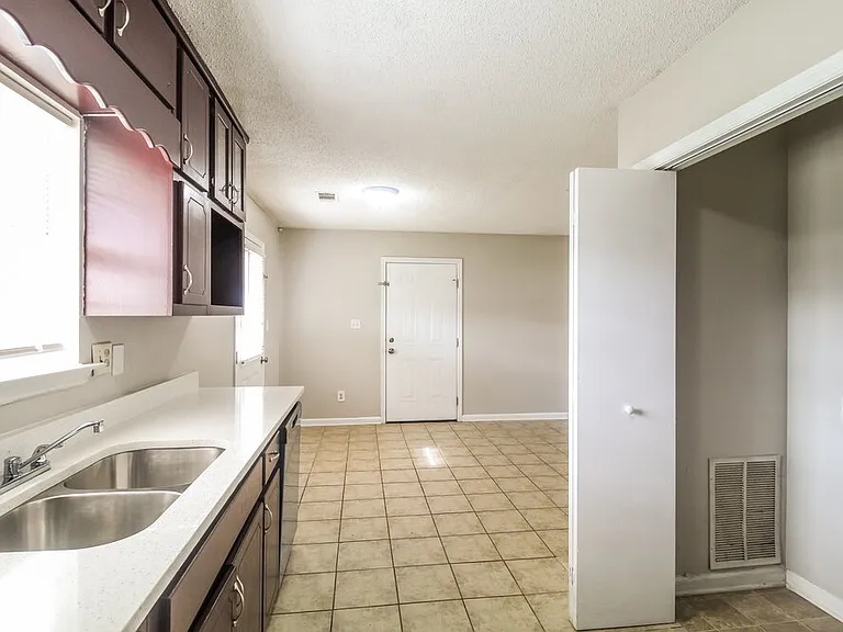 120 Sherwood Loop — Photo 7