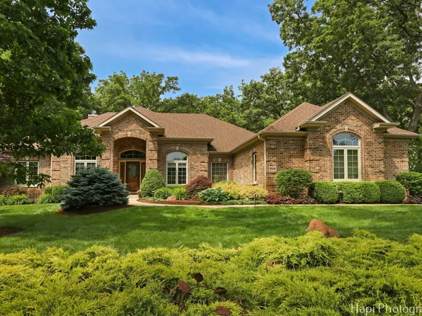 9516 Thousand Oaks Dr, Spring Grove, IL 60081