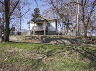 1121 W 17th St, Sioux City, IA 51103