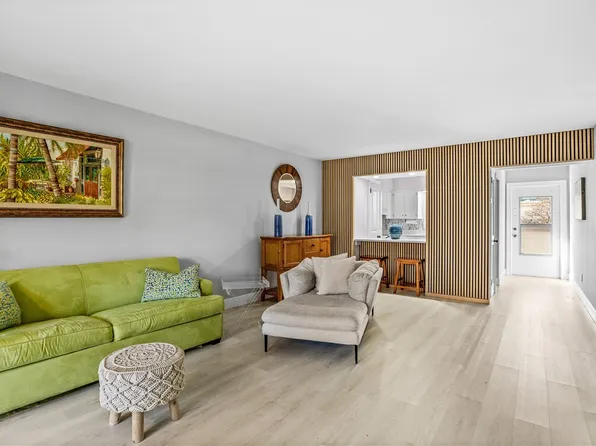 677 Royal Palm Blvd APT 25, Vero Beach, FL 32960