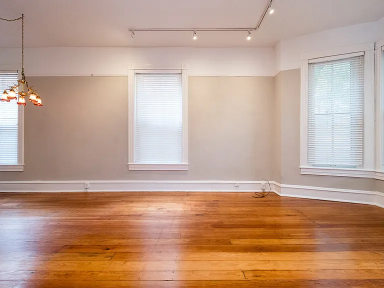 221 E 10th St #1 — Photo 7
