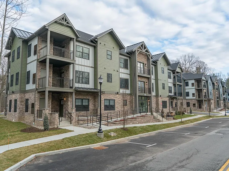 Station Lane Apartments — Photo 17