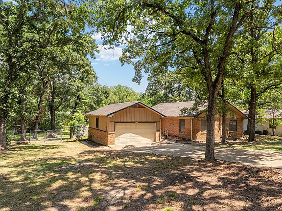 4th image of 2105 Lakeview Dr