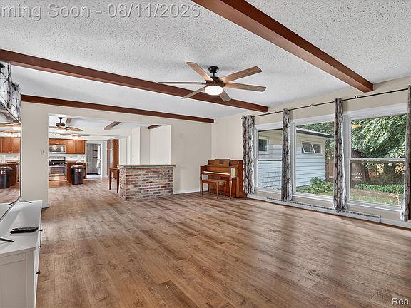 4th image of 9457 Sheridan Rd