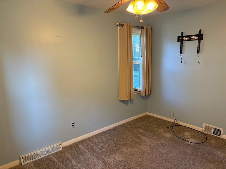 310 Yerkes St — Photo 8