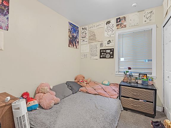 5th image of 3923 N Newcastle Ave