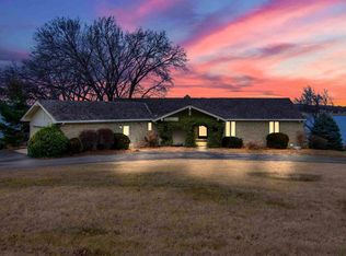 3809 SW Chelmsford Rd, Topeka, KS 66610