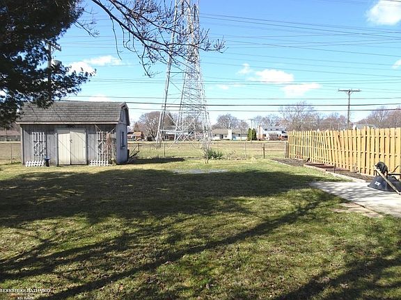 3rd image of 28263 Newport Dr