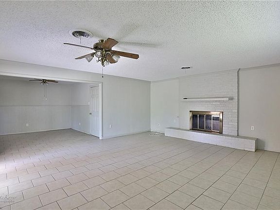 2nd image of 1409 N Willis St