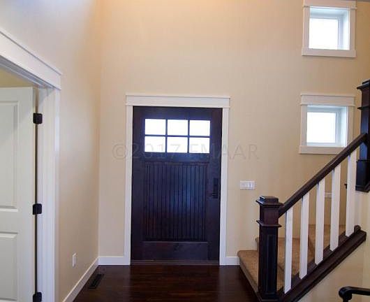 3rd image of 562 Lizzie Pl E