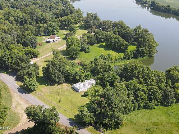 2nd image of 159 Oak Harbor Rd