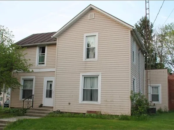 18 W Tucker Ave, Shelby, OH 44875