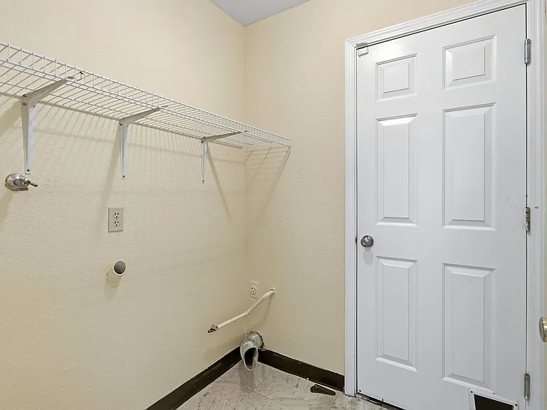663 Albion Dr — Photo 34