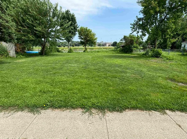 632 W Delavan, Janesville, WI 53546