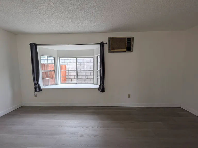 1153 S Sunkist Ave #B — Photo 5