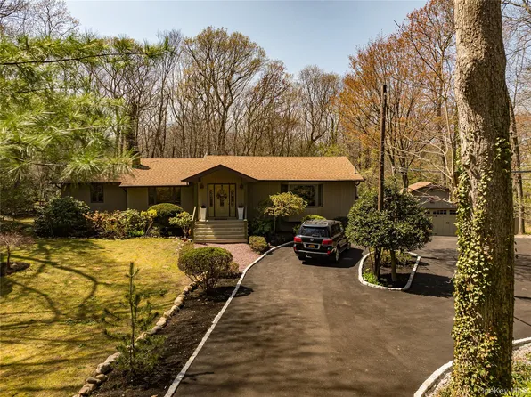 6 Maplewood Drive, Northport, NY 11768