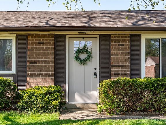 5th image of 4845 Meadowvista Dr