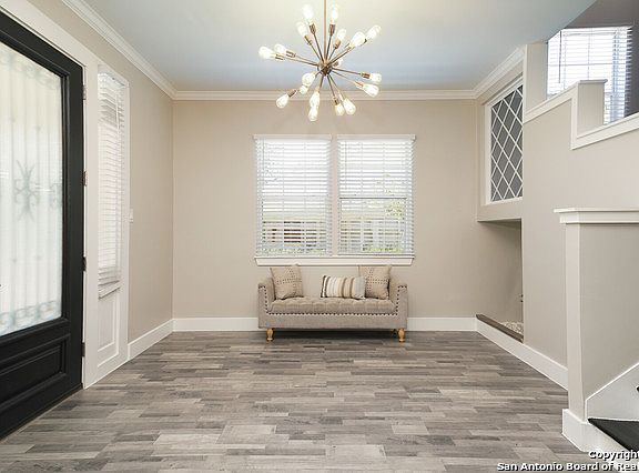 4th image of 1129 W Mistletoe Ave