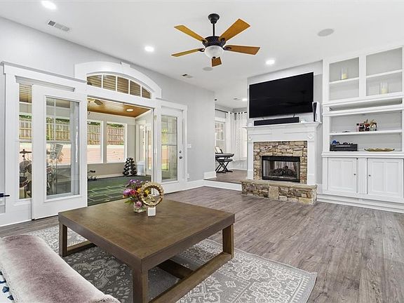 3rd image of 915 Mill Garden Pl