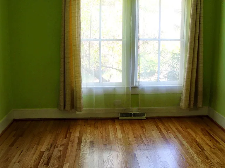 915 W Markham Ave — Photo 7