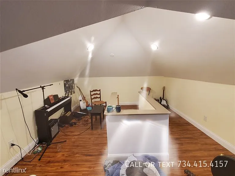 518 Lawrence St — Photo 31