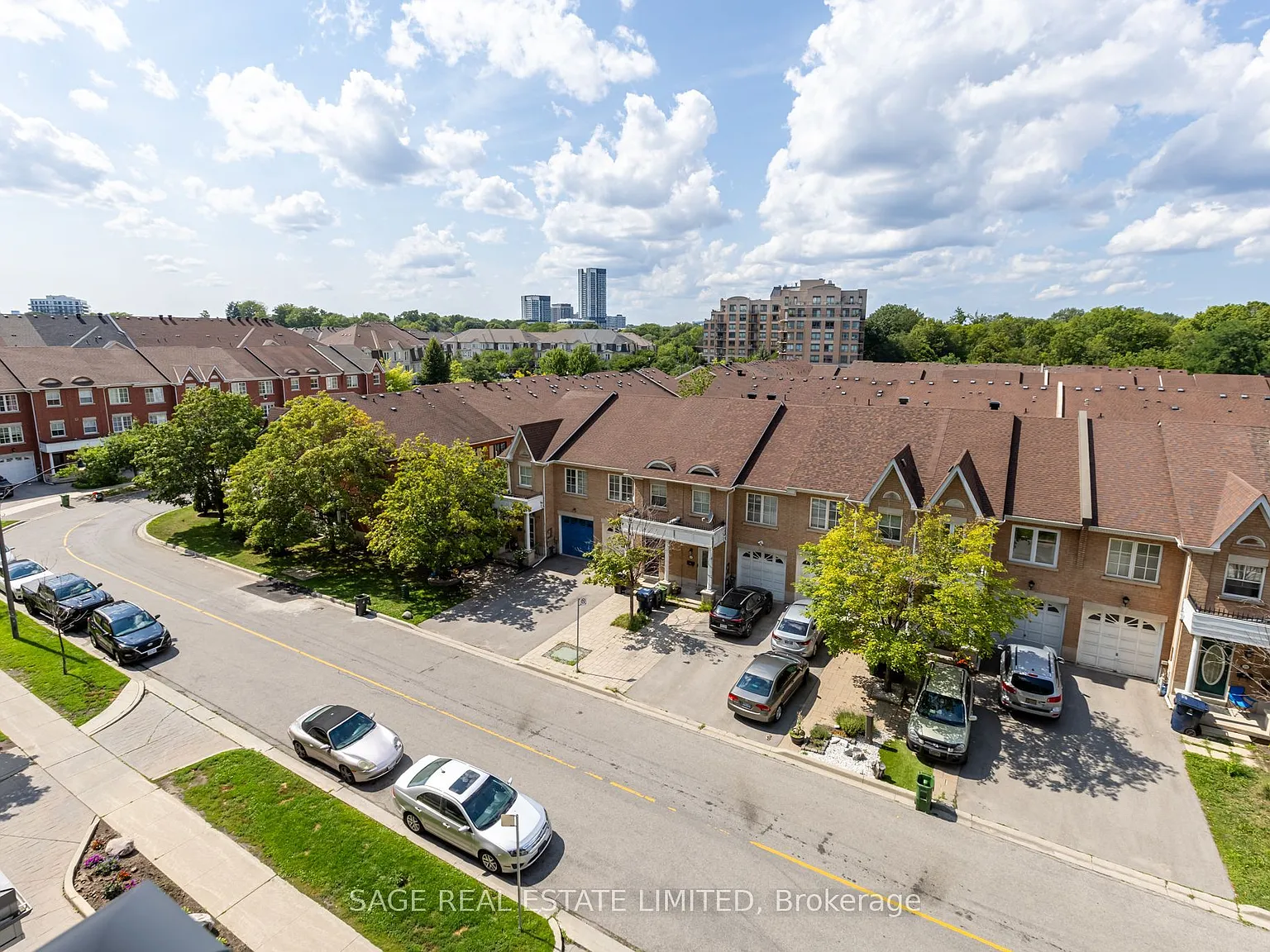 120 Dallimore Cir — Photo 2
