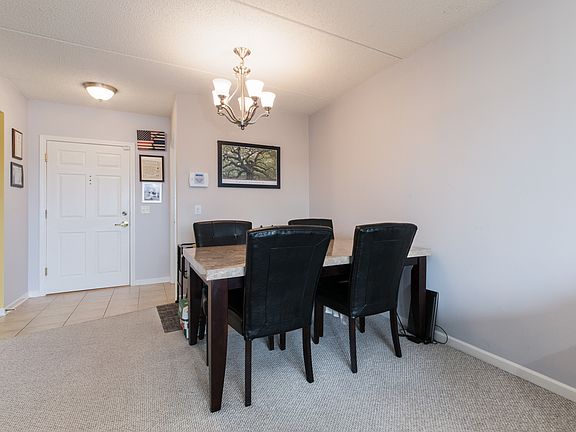 5th image of 4534 N Cumberland Ave Unit 204