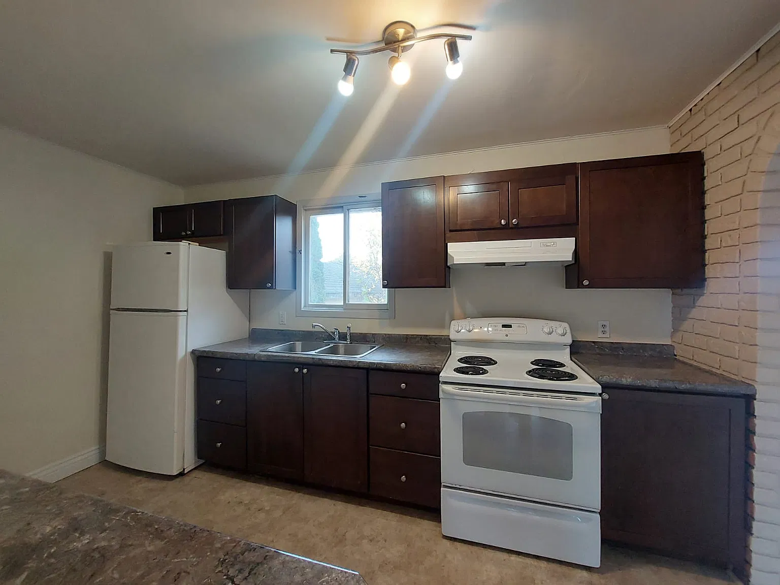 3 bed, $1,800 — Photo 1