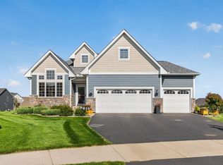 9720 James Cir N, Lake Elmo, MN 55042
