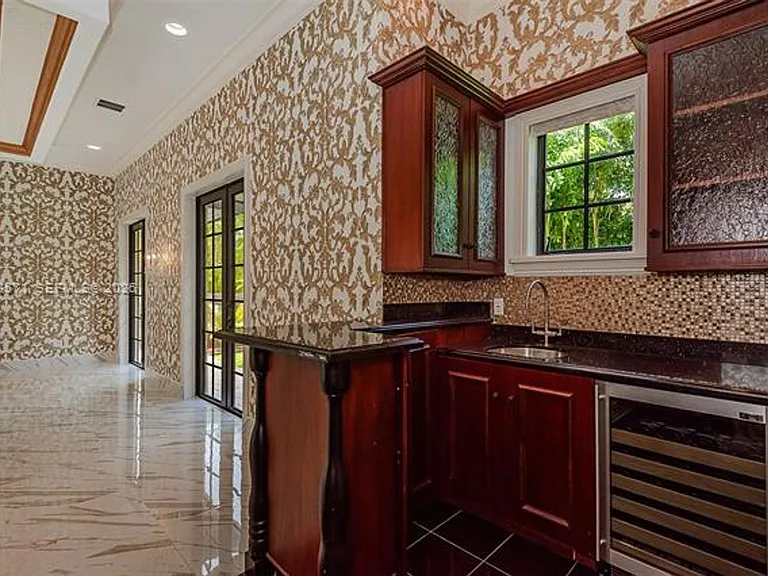 674 Ocean Blvd — Photo 12