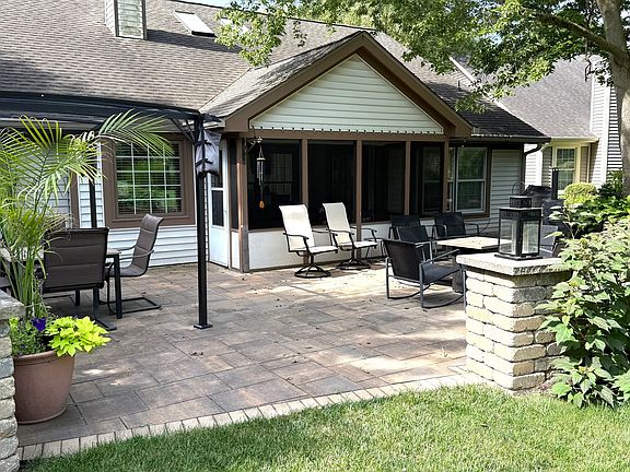 2nd image of 5258 Ashbrook Dr