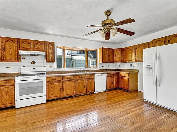 3rd image of 71 Berkeley St #2