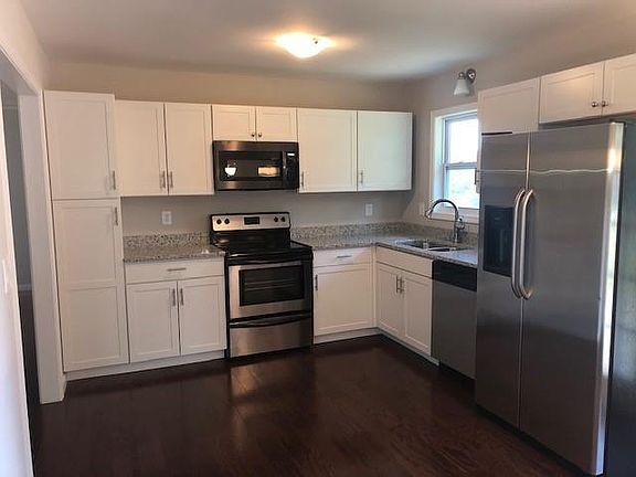 3rd image of 2209 Clairmont Cir