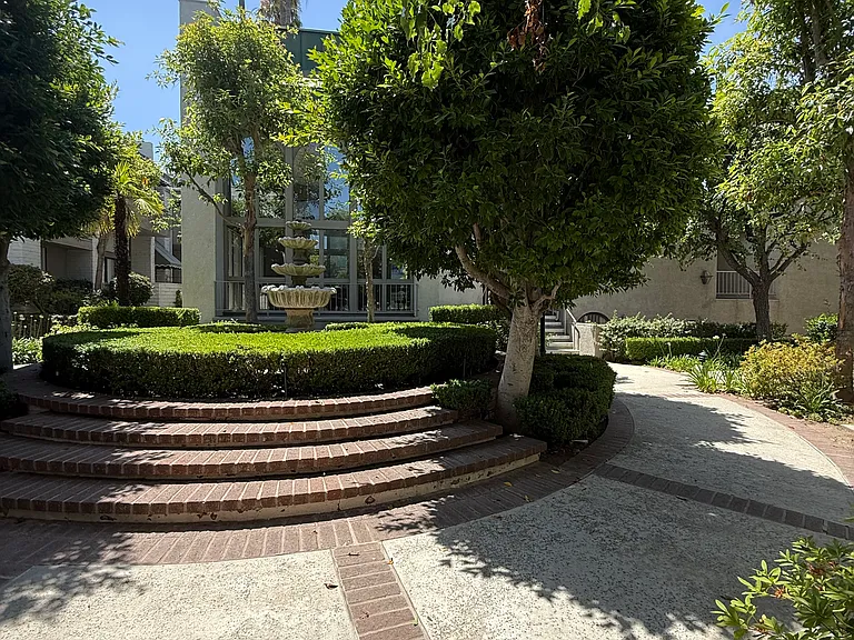5345 White Oak Ave #G — Photo 37
