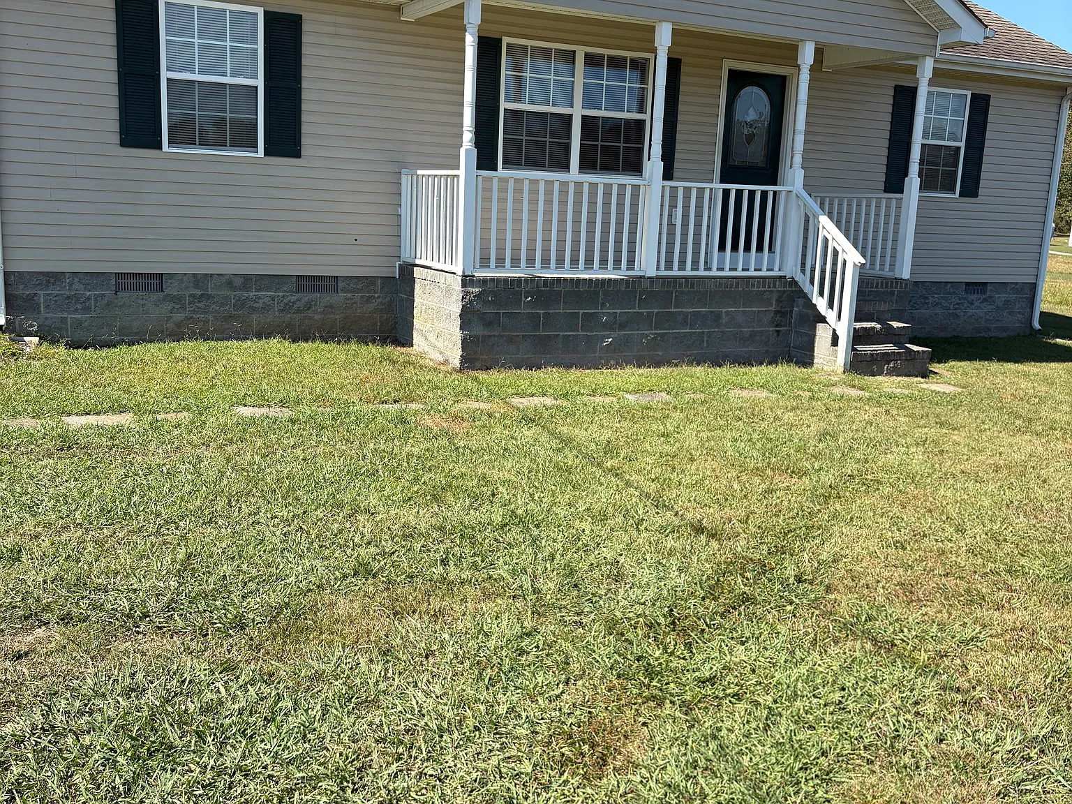 3 bed, 1200 sqft, $1,400 — Photo 1
