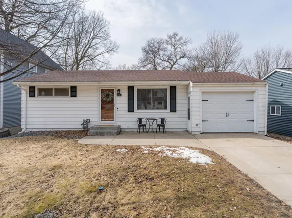 216 N Lexington Ave, Le Center, MN 56057