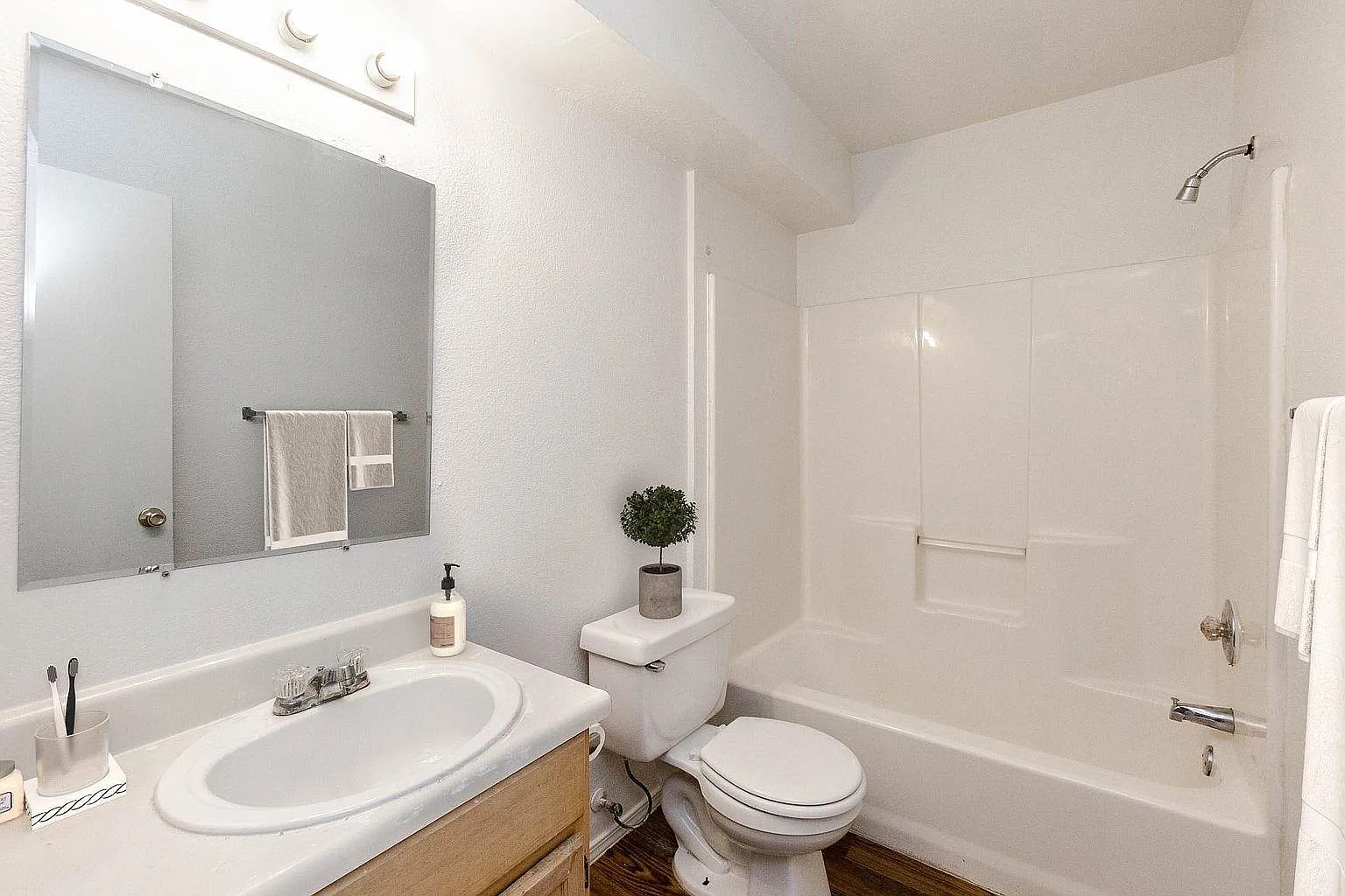2 bed, 800 sqft, $890 — Photo 4