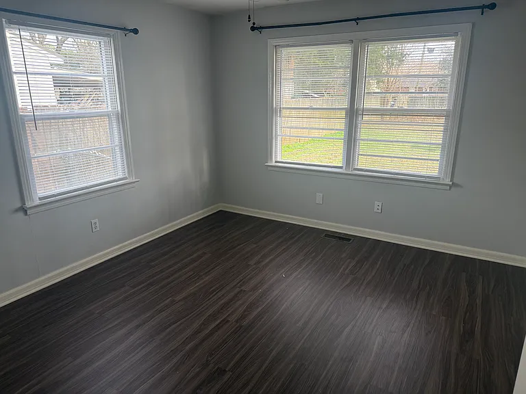 2602 Waltham Dr NE — Photo 19